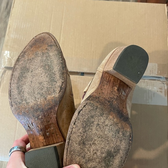 Ariat Women's Tan and Multicolor Western Boots - Picture 3 of 8